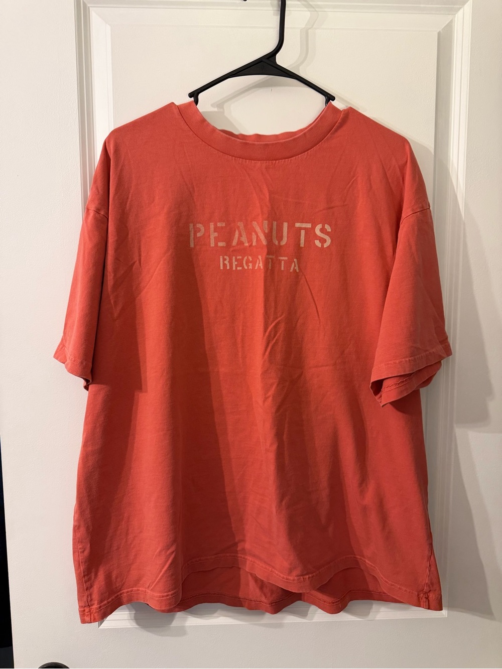 Boxy fit American Eagle Outfitters Coral 'Peanuts Regatta' Graphic Tee